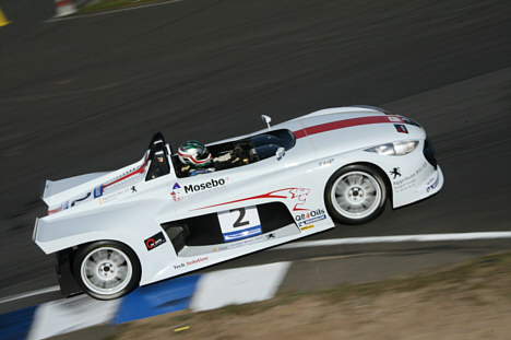 Søren Mosebo varmer op til at vinde mesterskabet i Peugeot Spider Cup.
